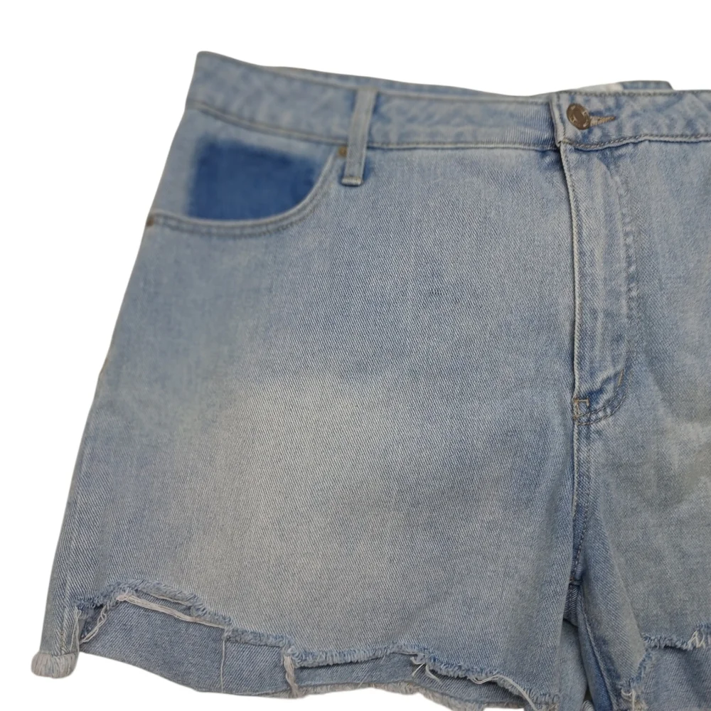 Time and Tru Denim Shorts Women Size 18 Light Wash Frayed Hem NWT - Picture 3 of 7